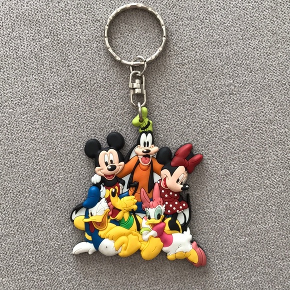 🤖4/$40🤖 Disney Mickey & Friends keychain - Picture 2 of 6